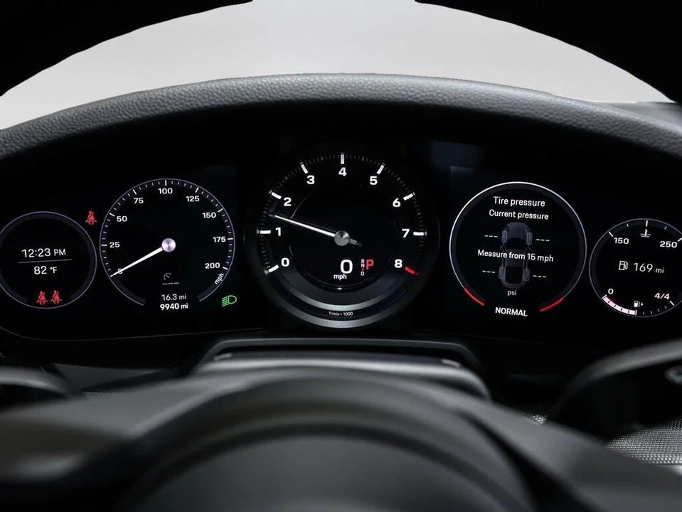 2022 Porsche 992 Carrera - Image 9 of 31