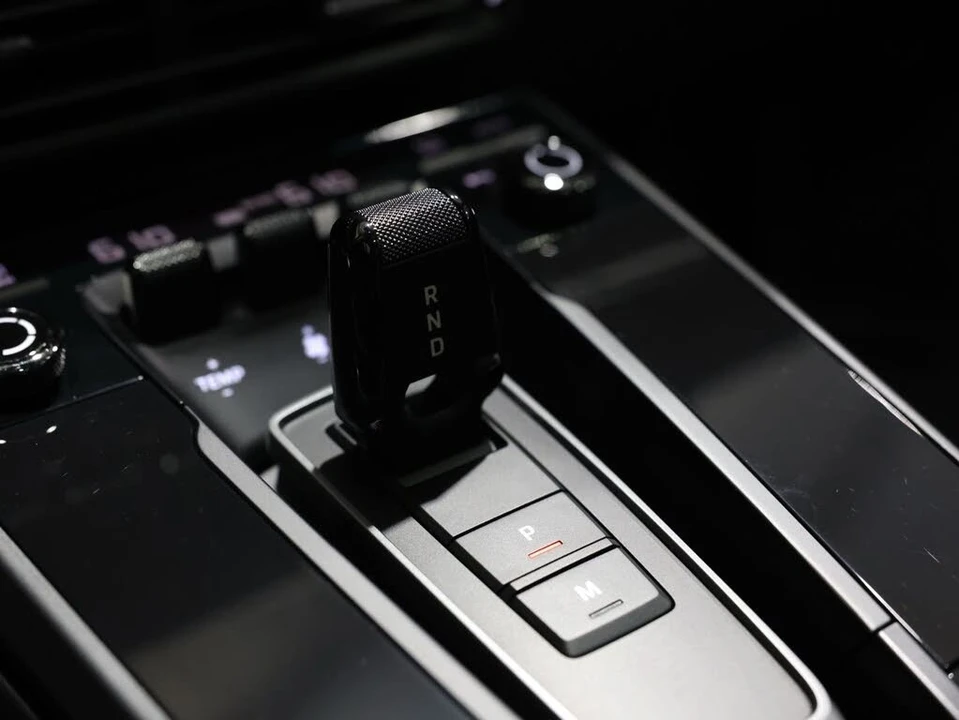 2022 Porsche 992 Carrera - Image 15 of 31
