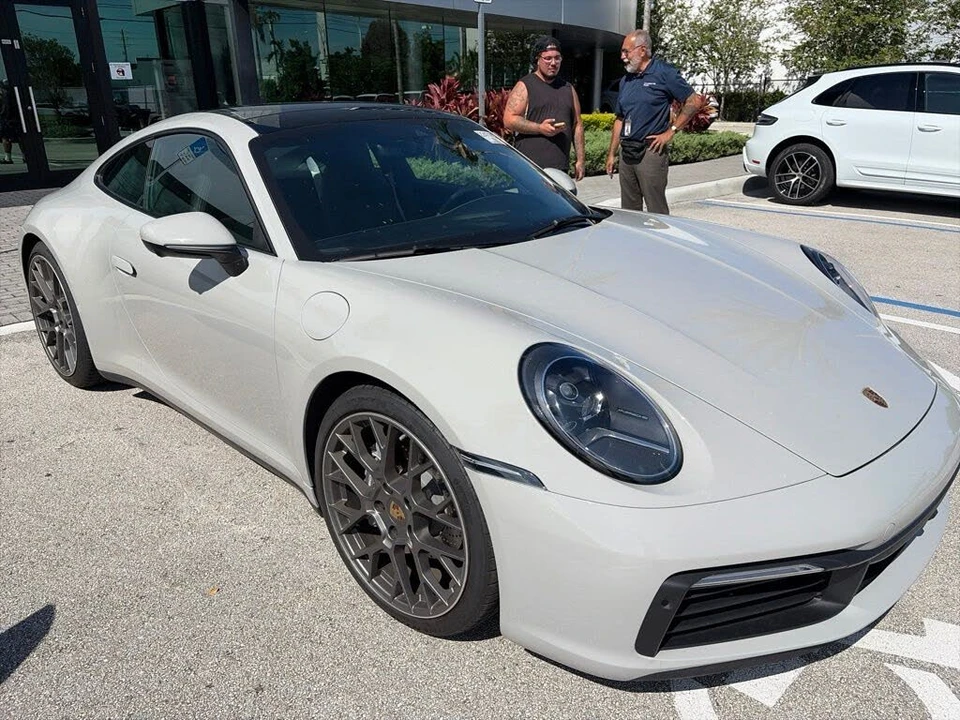 2022 Porsche 992 Carrera - Image 10 of 15