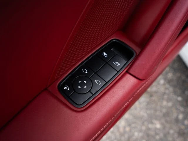 2022 Porsche 992 Carrera - Image 17 of 31