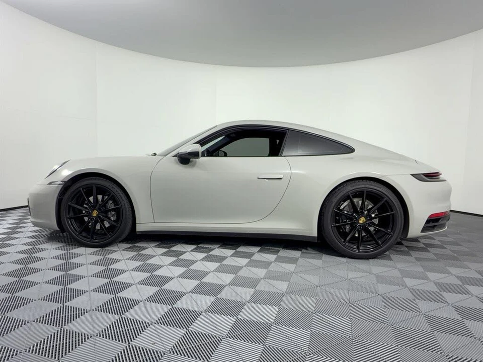2022 Porsche 992 Carrera - Image 2 of 31