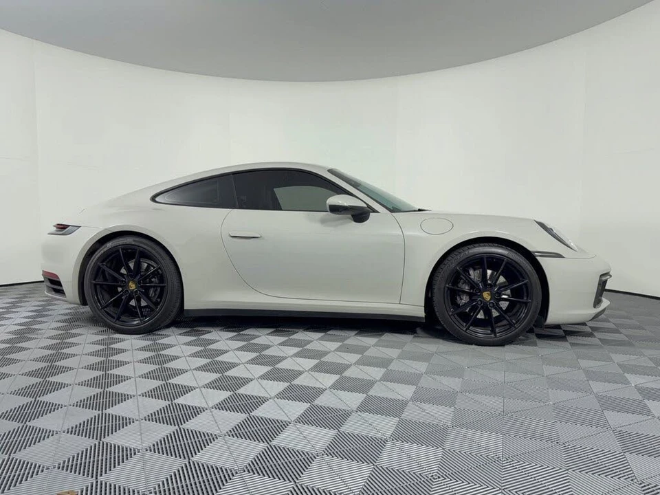 2022 Porsche 992 Carrera - Image 8 of 31