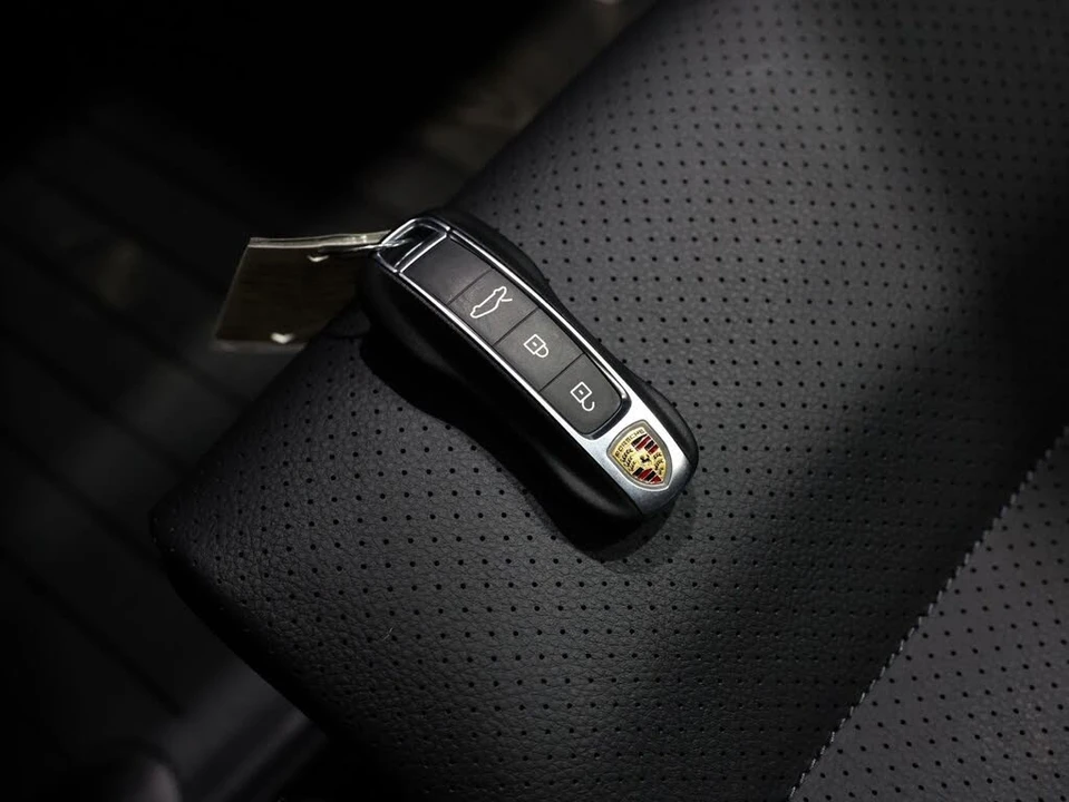 2022 Porsche 992 Carrera - Image 17 of 31