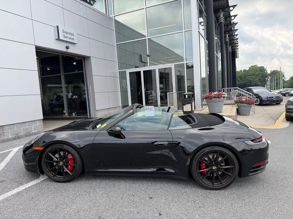 2022 Porsche 992 Carrera S - Image 13 of 31
