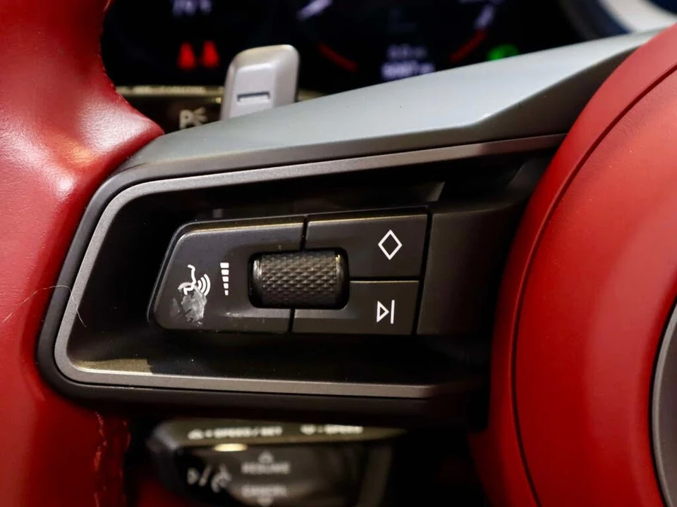 2022 Porsche 992 Carrera S - Image 25 of 31