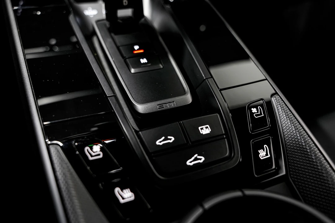 2022 Porsche 992 Carrera - Image 18 of 21