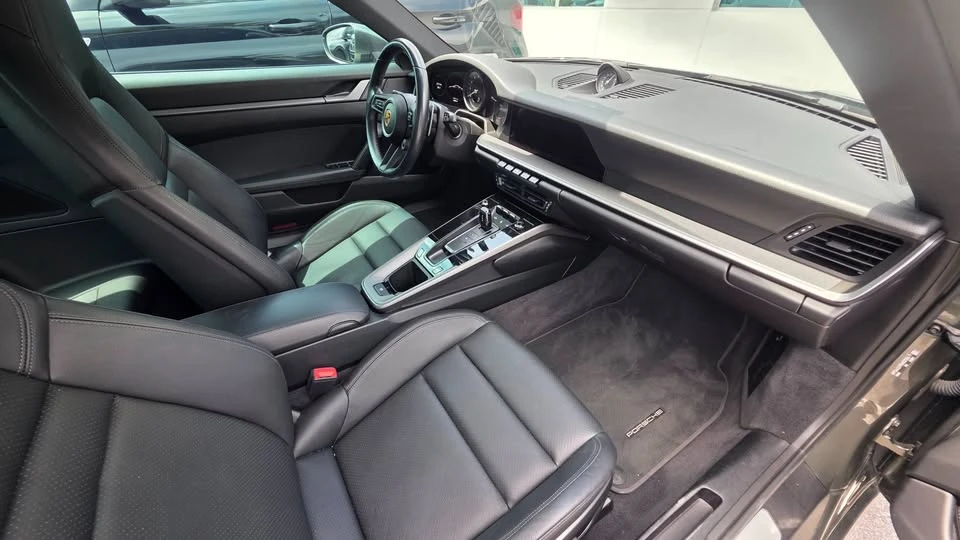 2022 Porsche 992 Carrera - Image 10 of 18