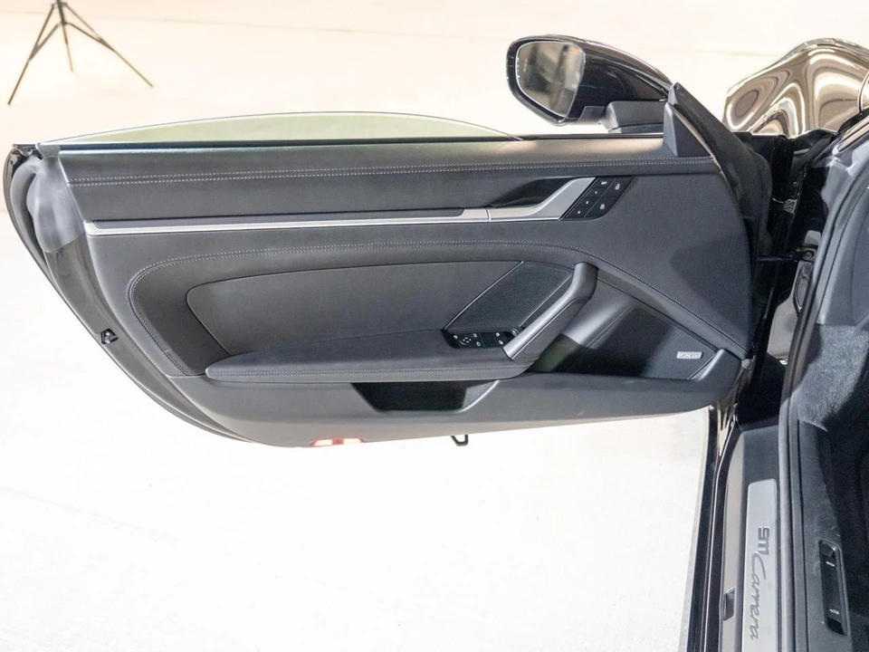 2022 Porsche 992 Carrera - Image 17 of 26