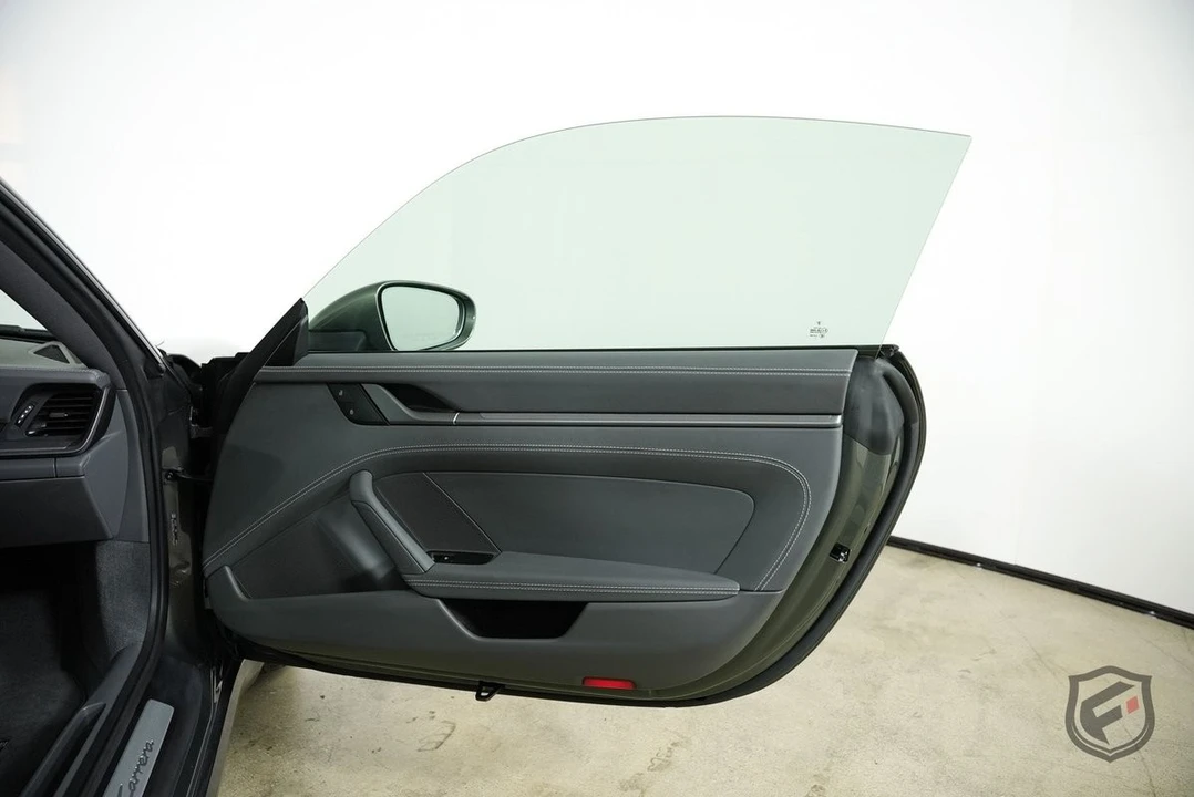 2022 Porsche 992 Carrera - Image 28 of 31