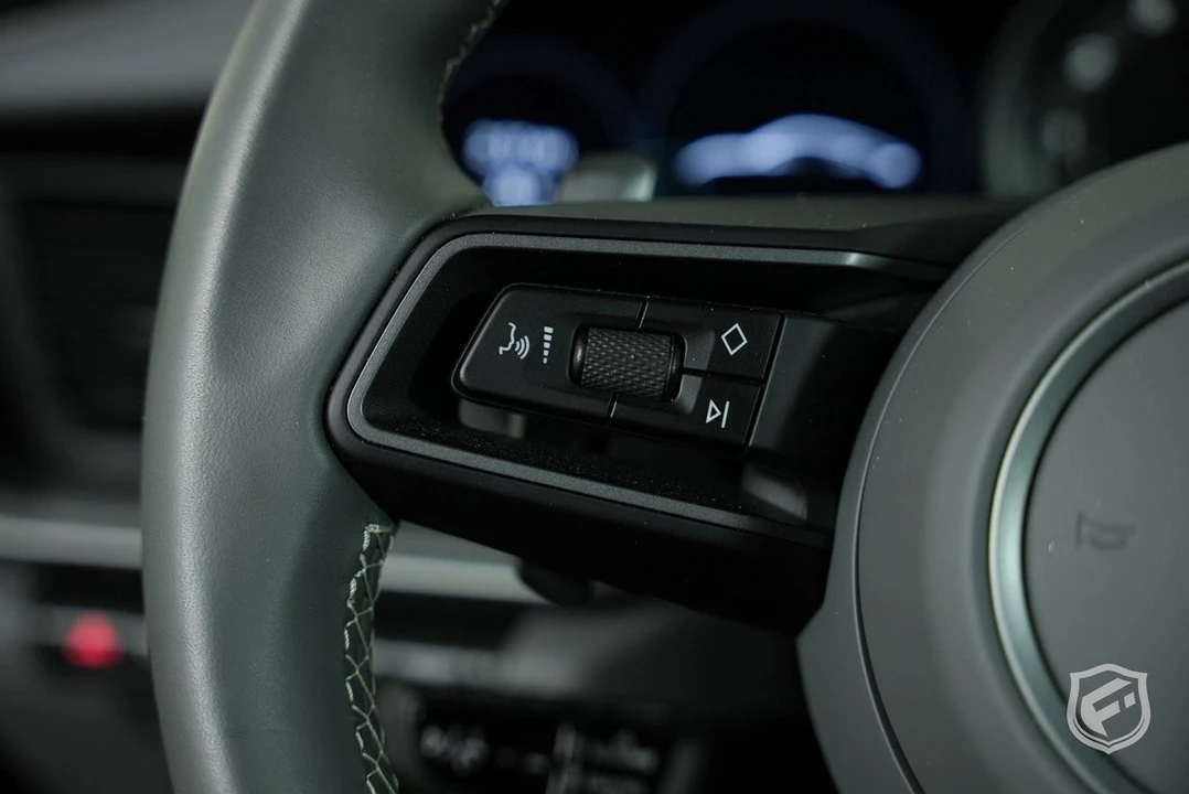 2022 Porsche 992 Carrera - Image 22 of 31