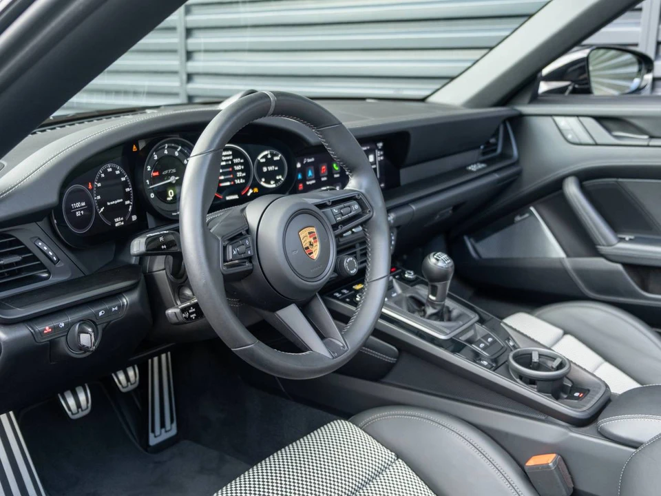2022 Porsche 992 Targa 4 GTS - Image 4 of 5