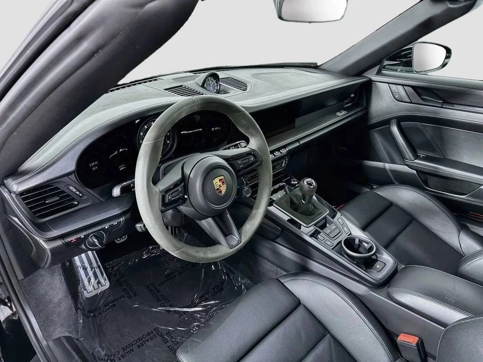 2022 Porsche 992 Targa 4 GTS - Image 4 of 5