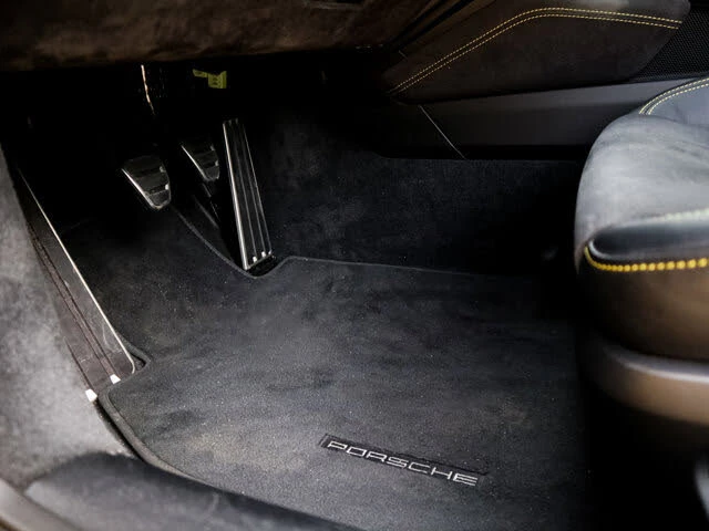 2022 Porsche 992 GT3 - Image 16 of 31