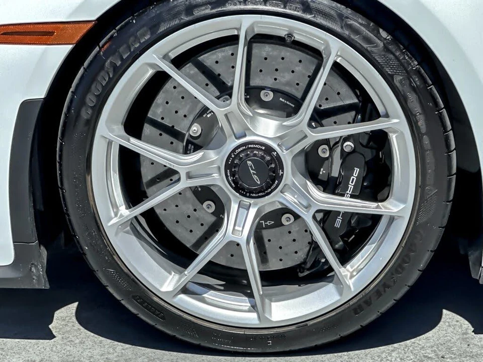 2022 Porsche 992 GT3 - Image 22 of 27