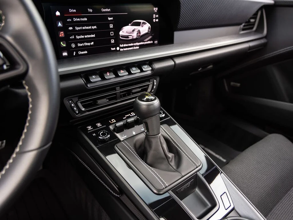 2022 Porsche 992 GT3 - Image 18 of 31