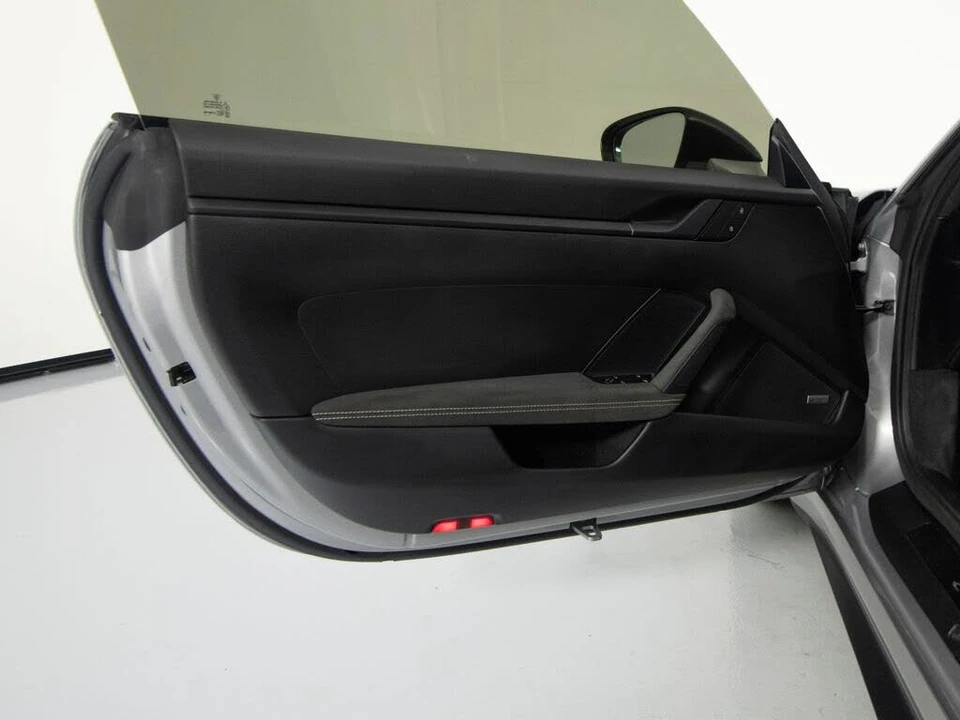 2022 Porsche 992 GT3 - Image 16 of 31
