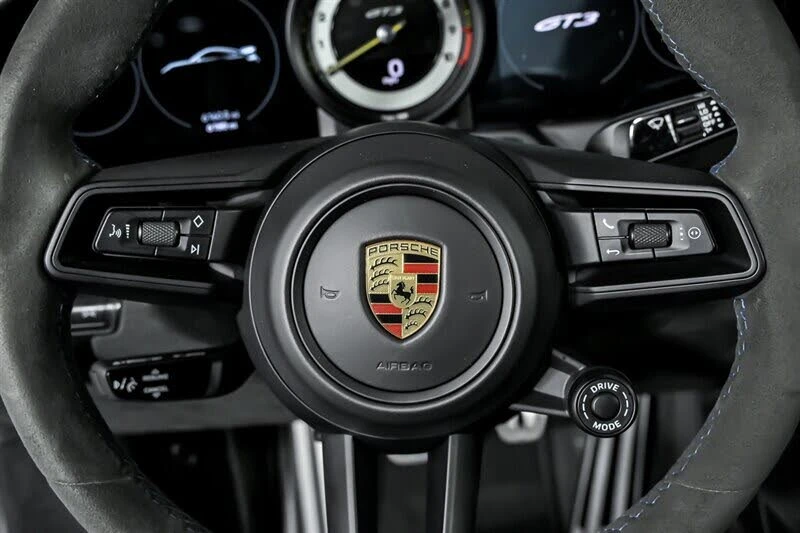 2022 Porsche 992 GT3 - Image 27 of 31