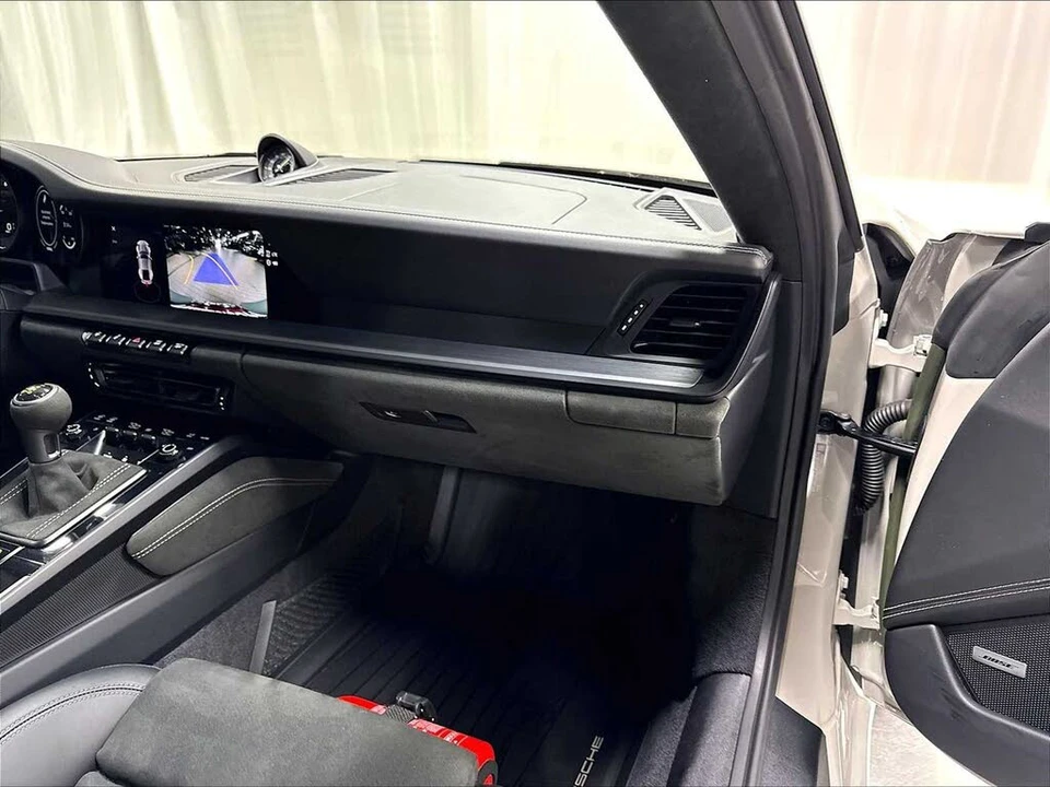 2022 Porsche 992 GT3 - Image 25 of 31