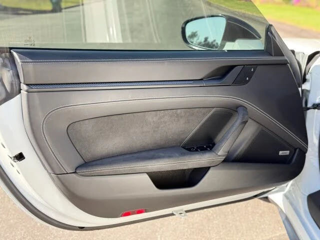 2022 Porsche 992 GT3 - Image 16 of 31