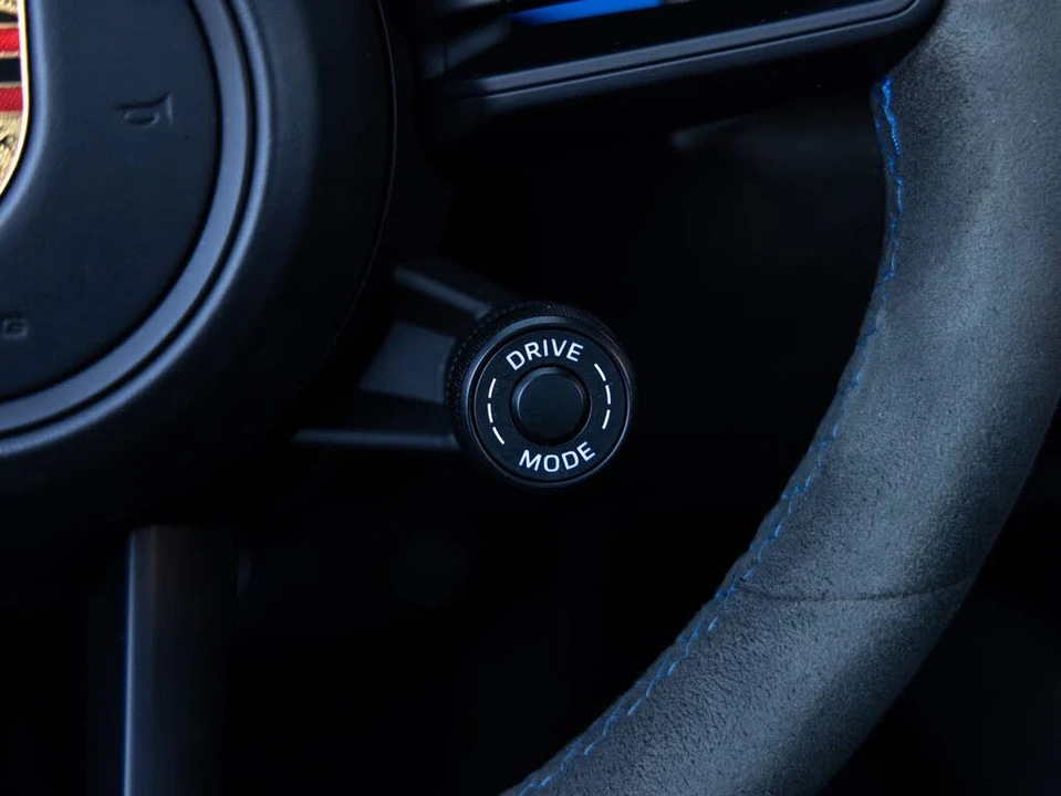 2022 Porsche 992 GT3 - Image 15 of 31