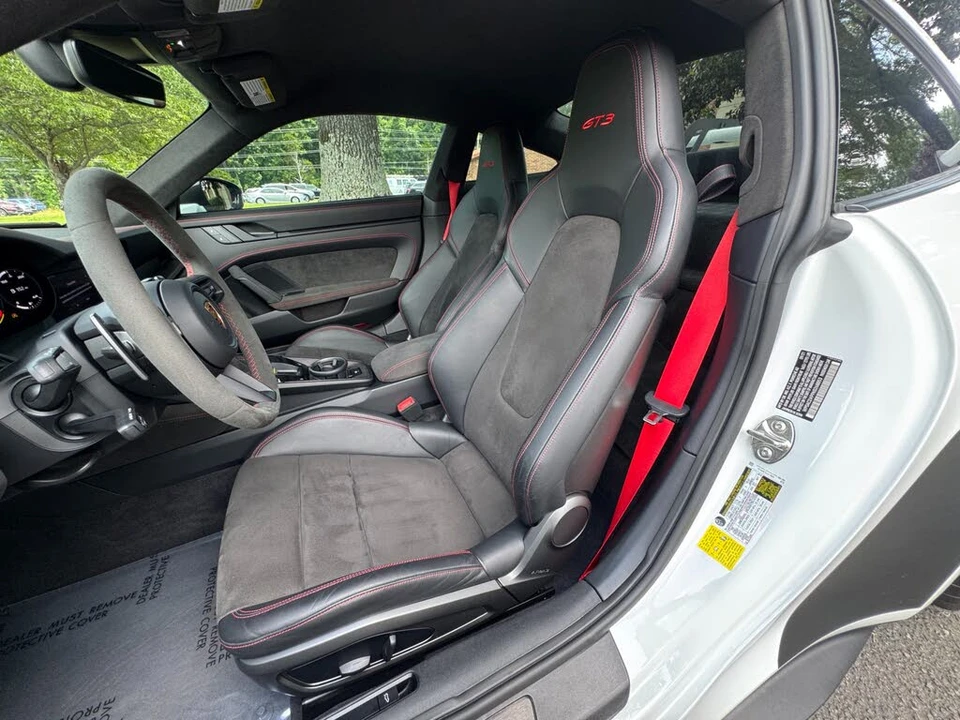 2022 Porsche 992 GT3 - Image 29 of 31