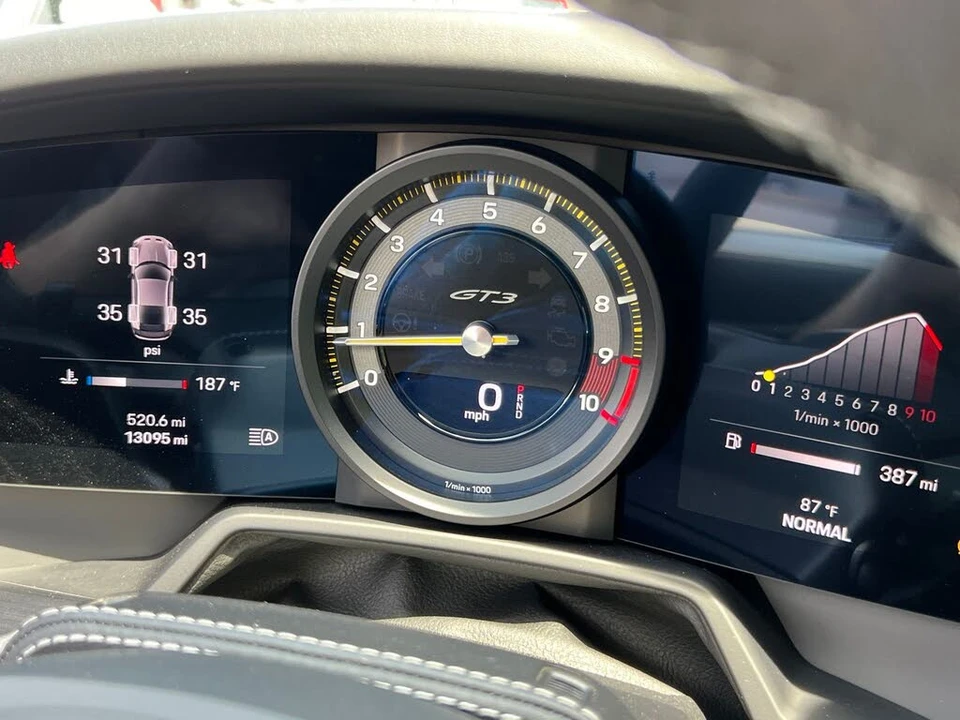 2022 Porsche 992 GT3 - Image 25 of 31
