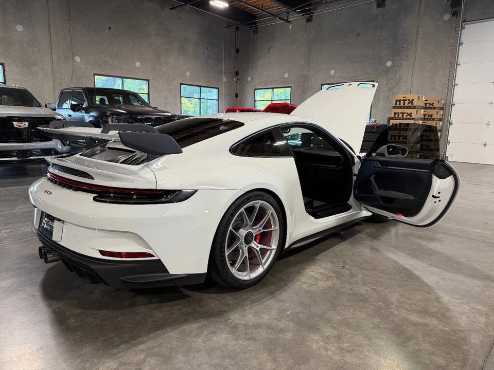 2022 Porsche 992 GT3 - Image 14 of 31