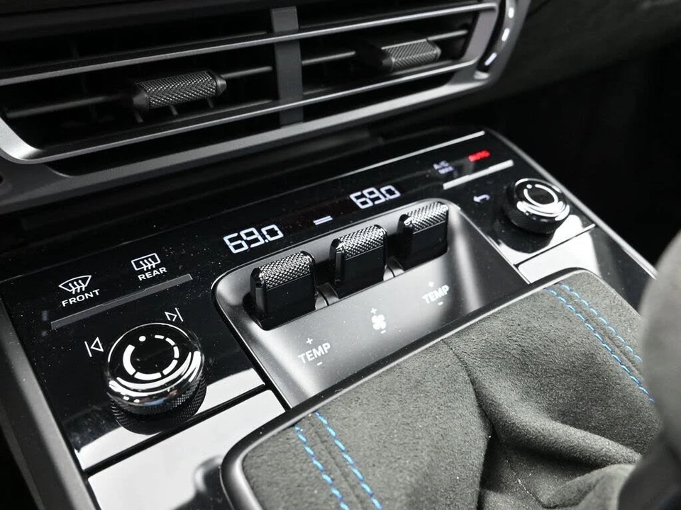 2022 Porsche 992 GT3 - Image 24 of 31