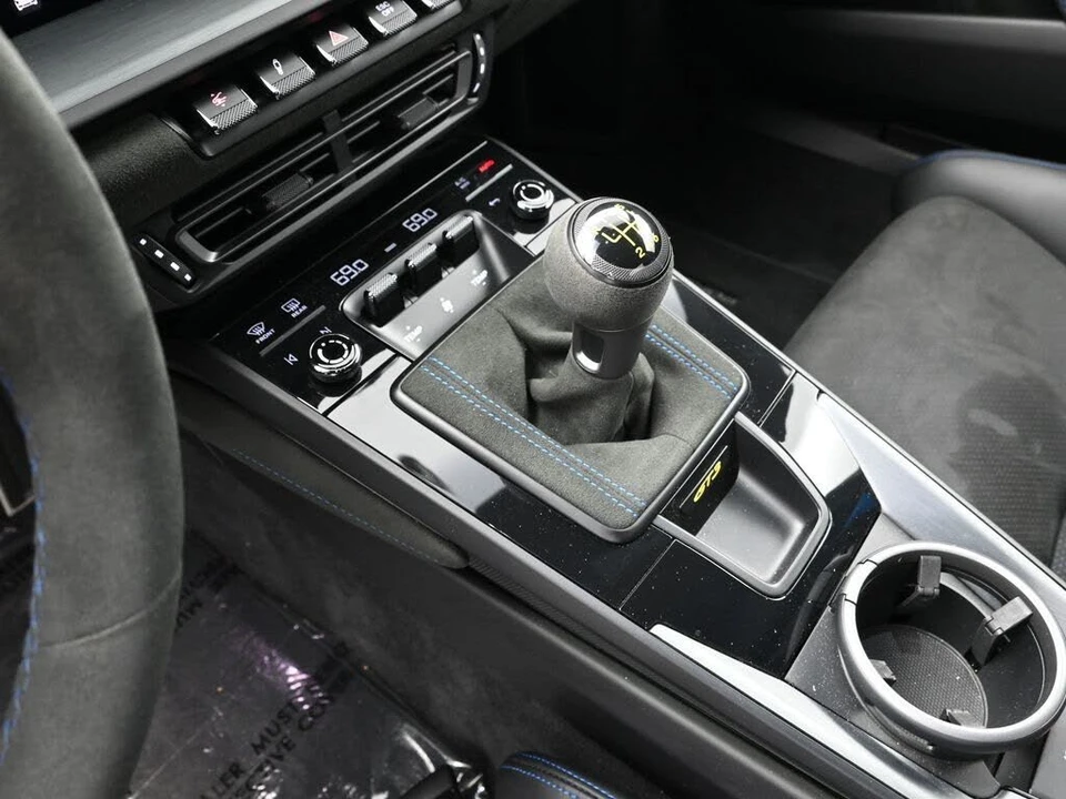 2022 Porsche 992 GT3 - Image 19 of 31