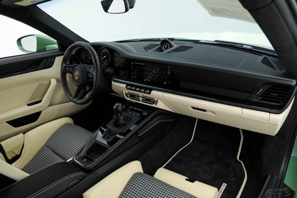 2022 Porsche 992 GT3 - Image 19 of 21
