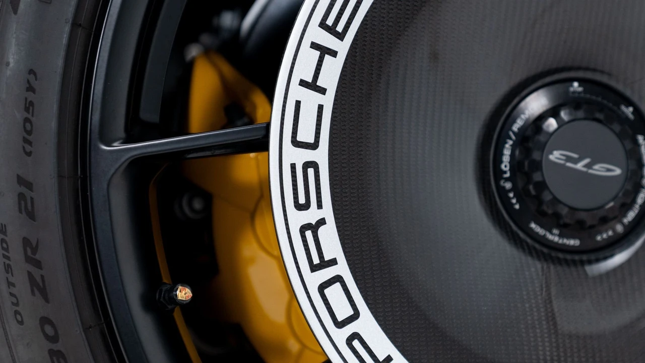 2022 Porsche 992 GT3 - Image 24 of 31