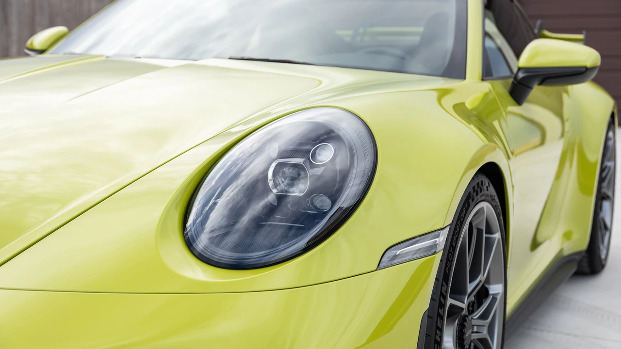 2022 Porsche 992 GT3 - Image 14 of 31