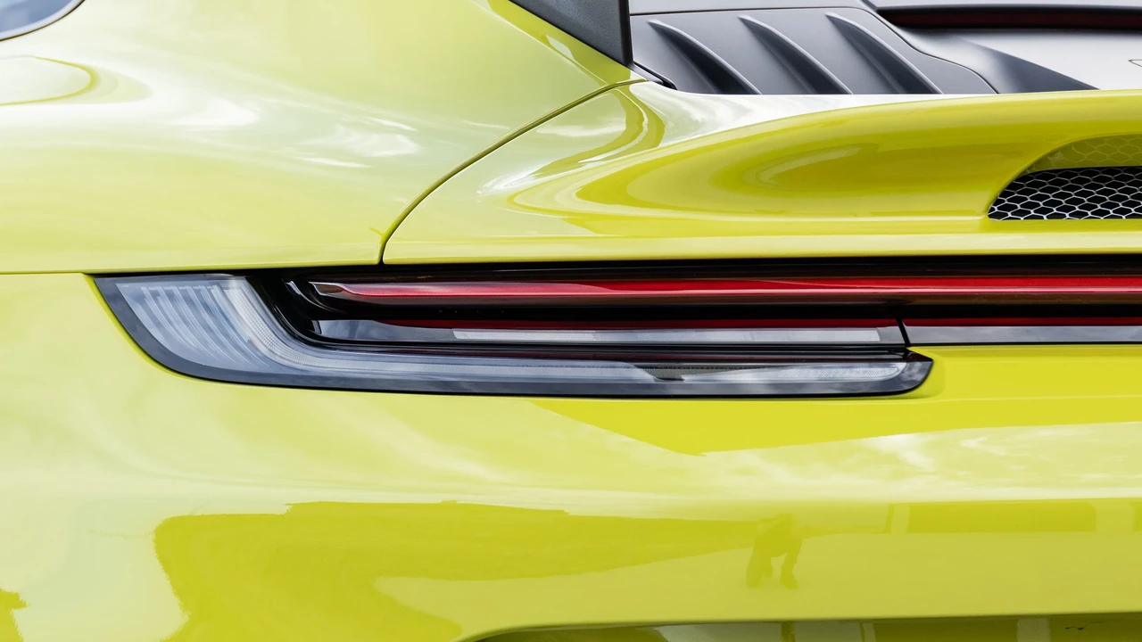 2022 Porsche 992 GT3 - Image 18 of 31