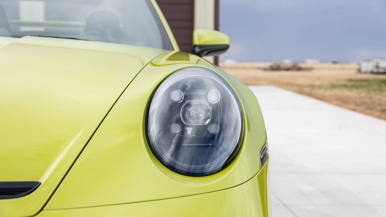 2022 Porsche 992 GT3 - Image 12 of 31