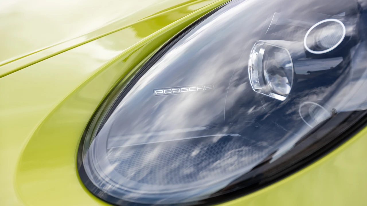 2022 Porsche 992 GT3 - Image 16 of 31