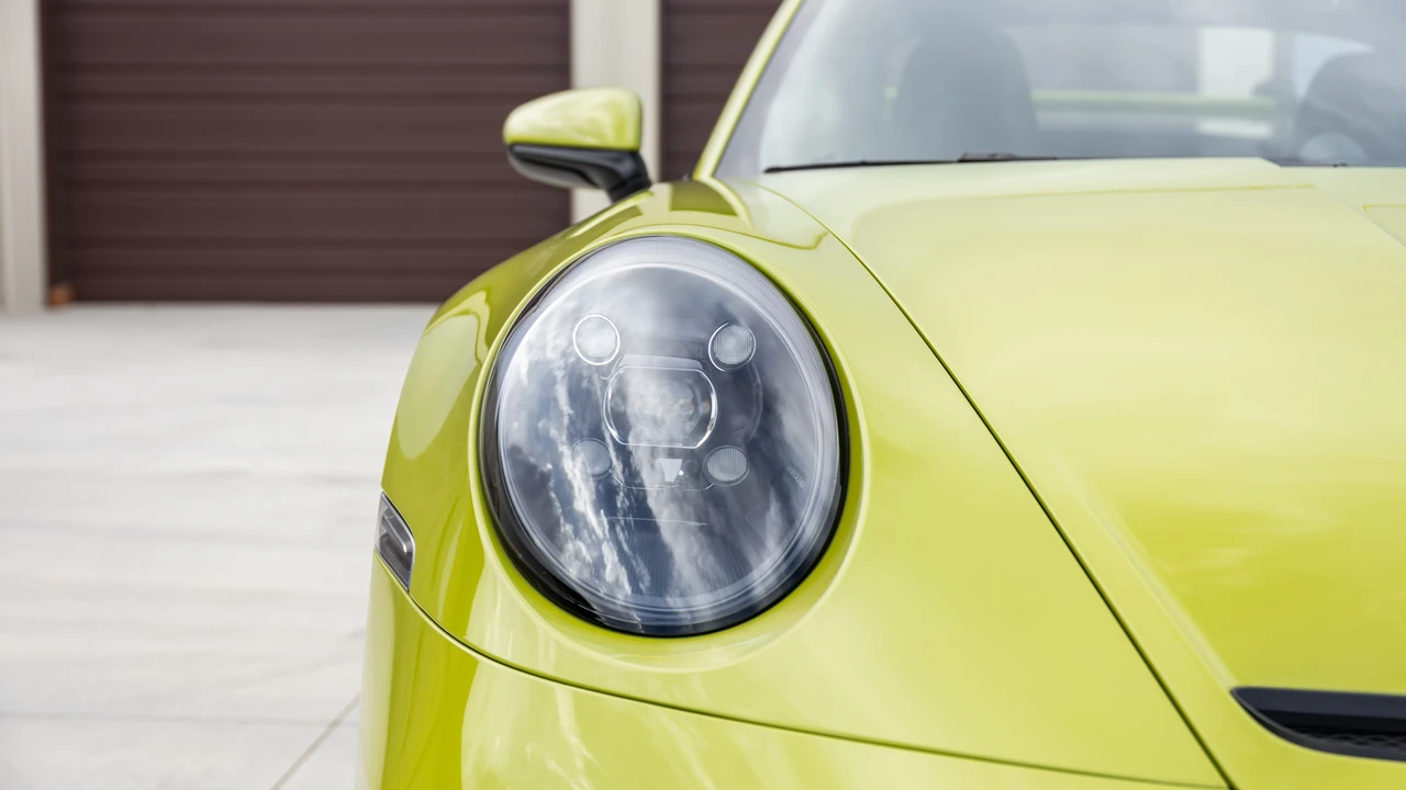 2022 Porsche 992 GT3 - Image 11 of 31