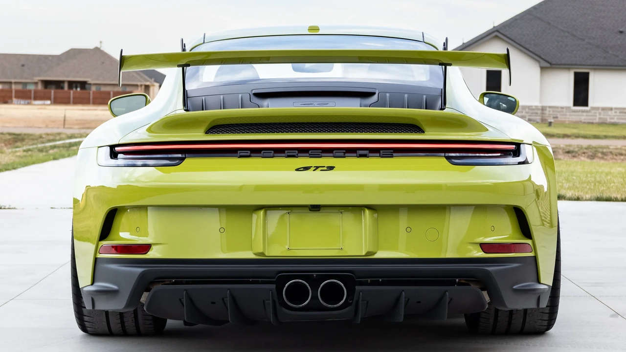 2022 Porsche 992 GT3 - Image 17 of 31