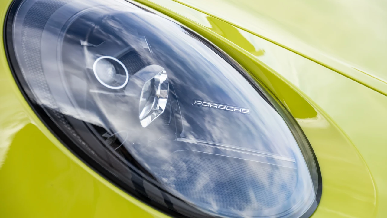 2022 Porsche 992 GT3 - Image 15 of 31