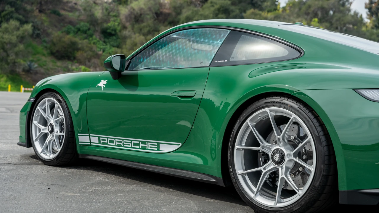 2022 Porsche 992 GT3 Touring - Image 14 of 31