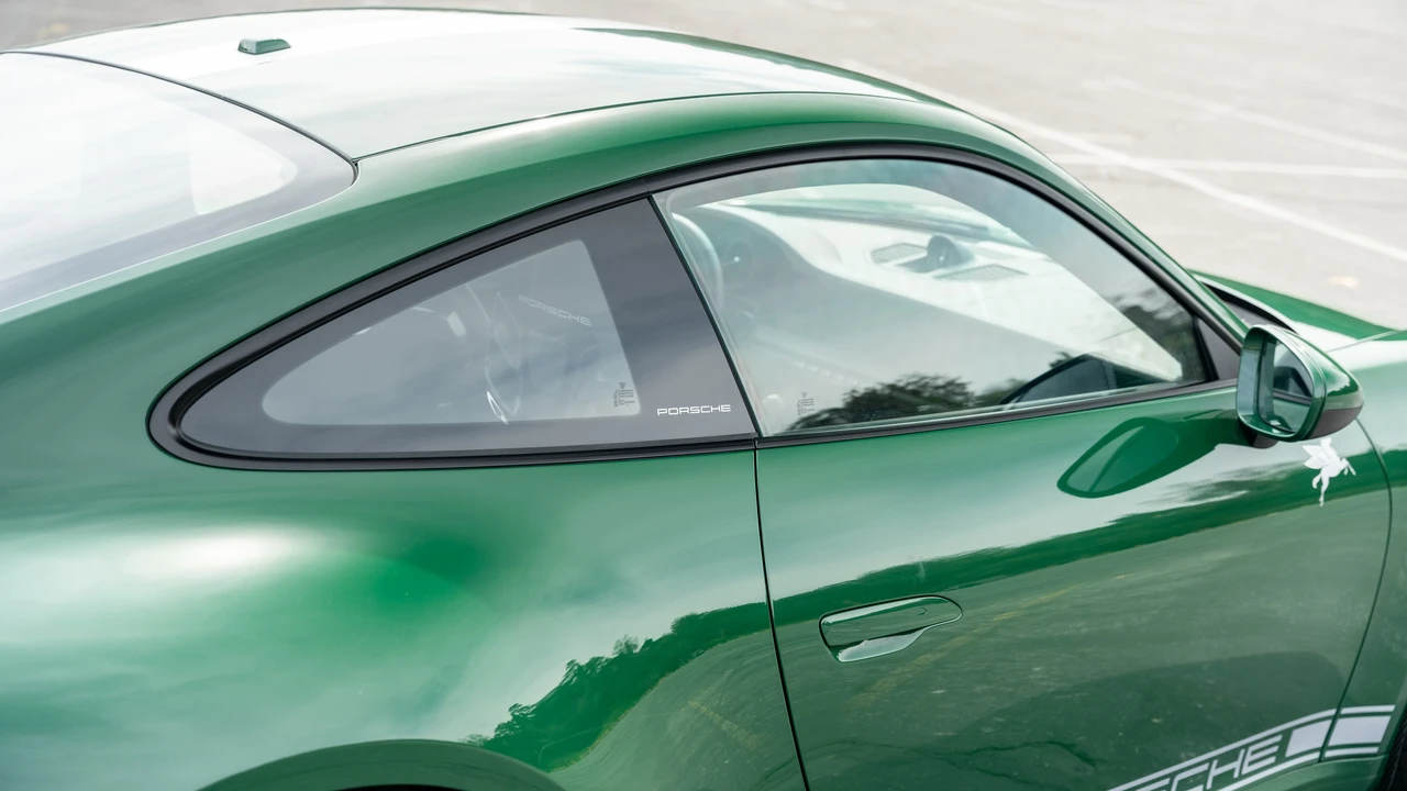 2022 Porsche 992 GT3 Touring - Image 24 of 31