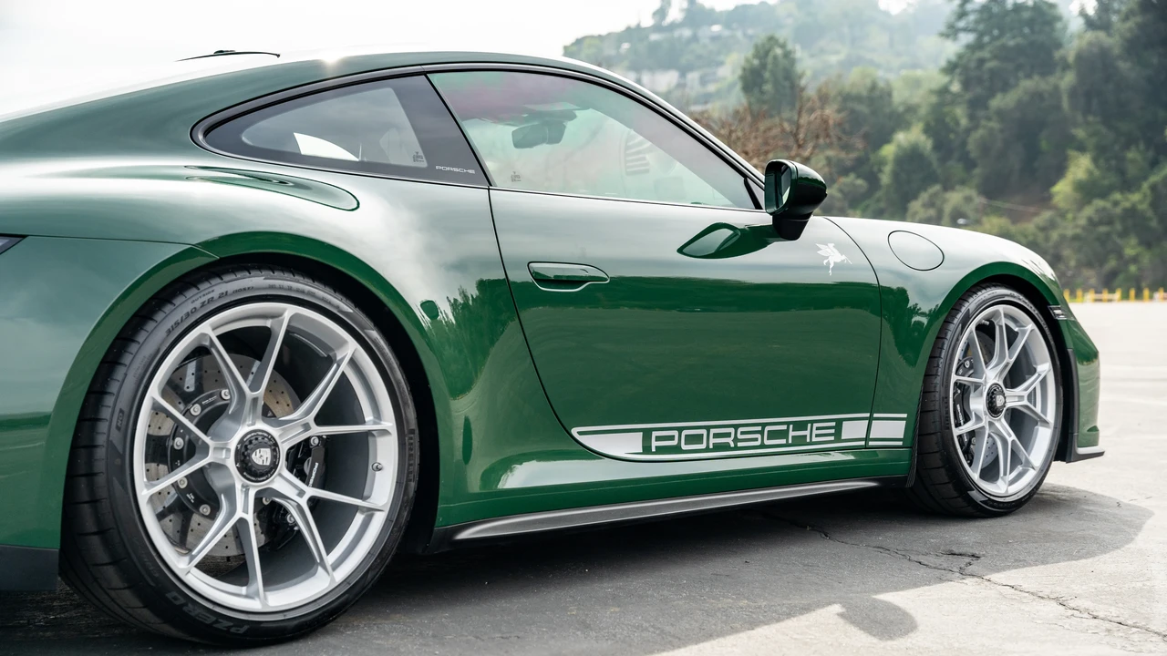 2022 Porsche 992 GT3 Touring - Image 16 of 31