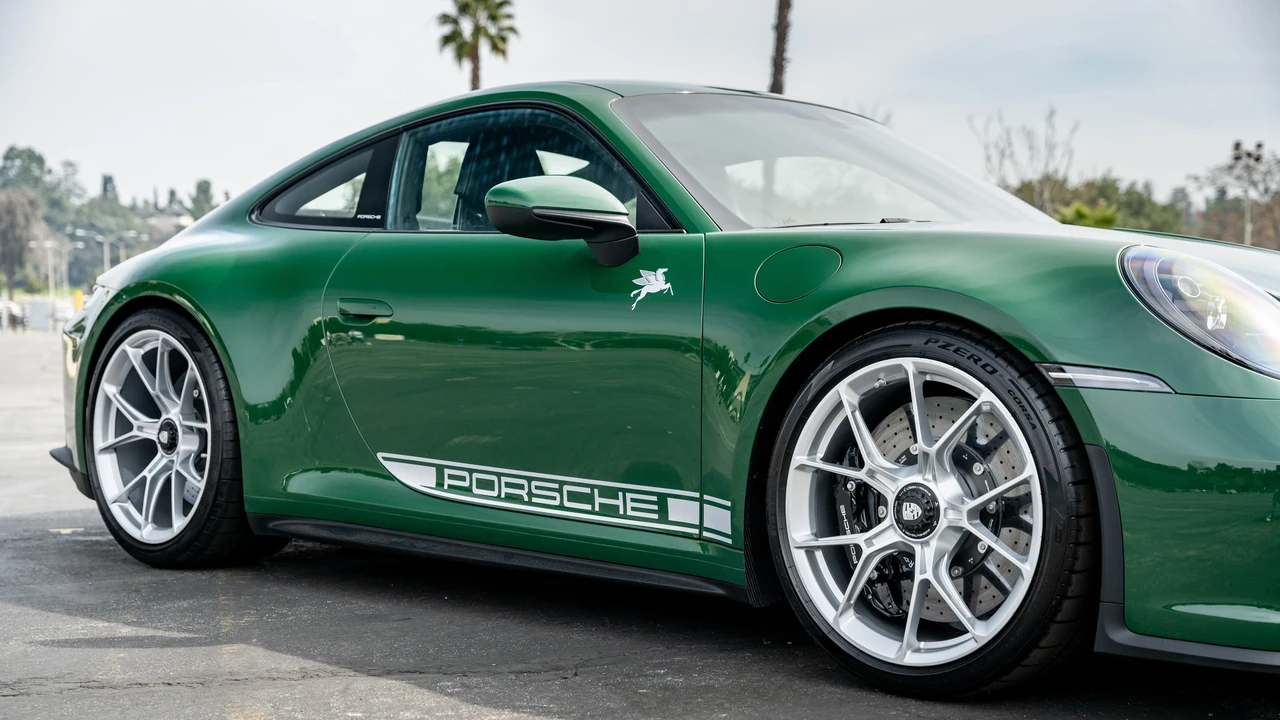 2022 Porsche 992 GT3 Touring - Image 15 of 31