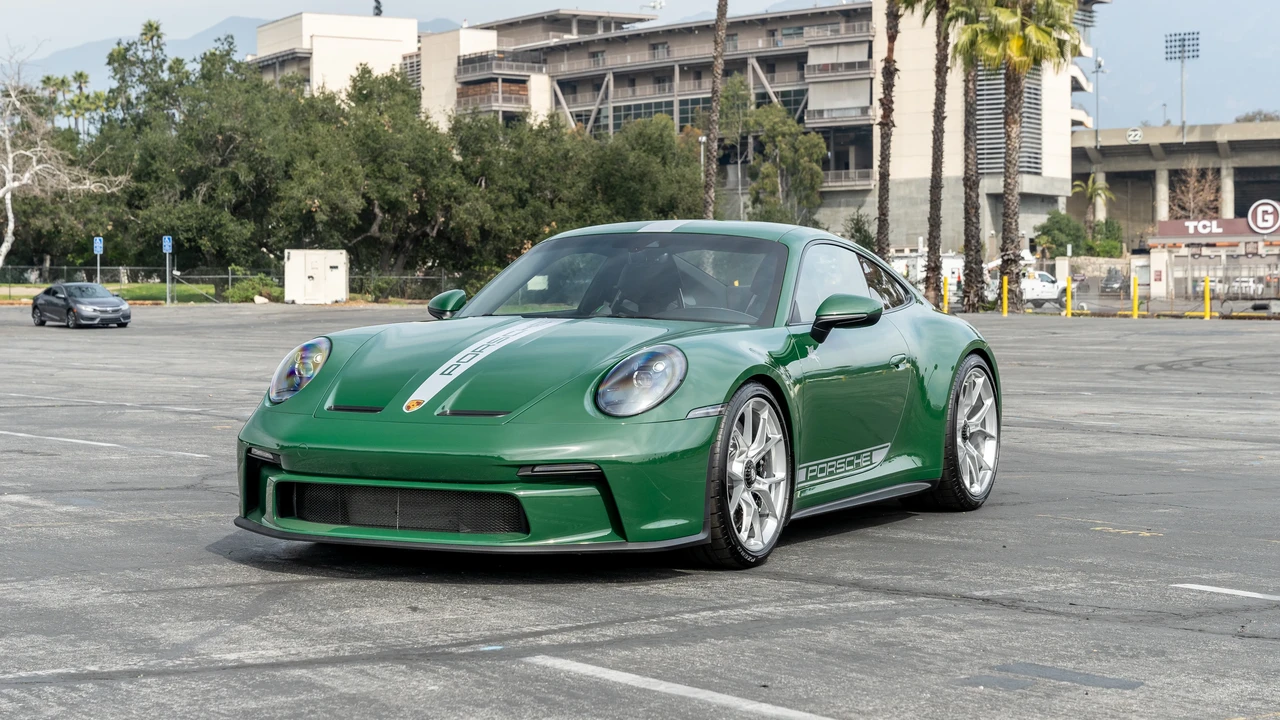 2022 Porsche 992 GT3 Touring - Image 2 of 31