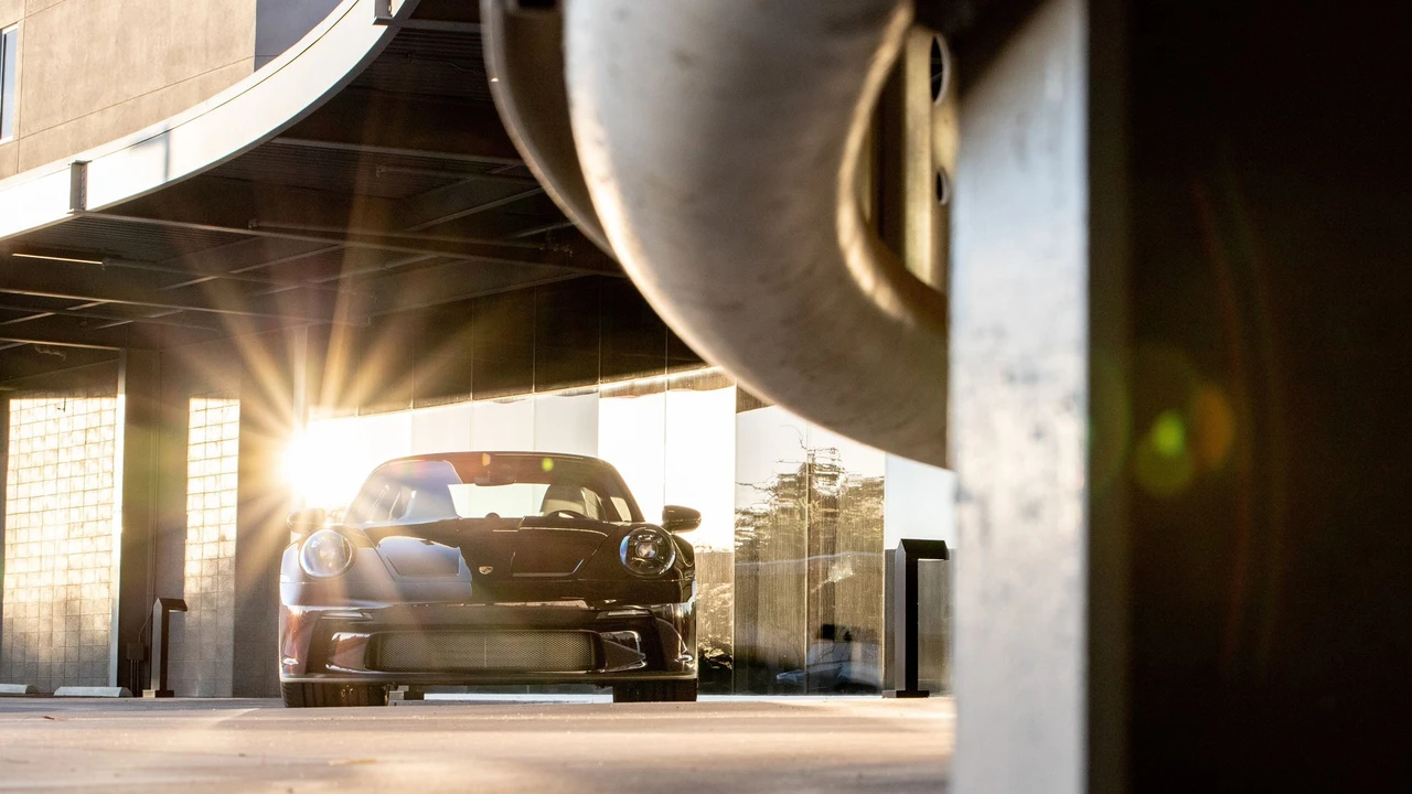 2022 Porsche 992 GT3 - Image 13 of 31
