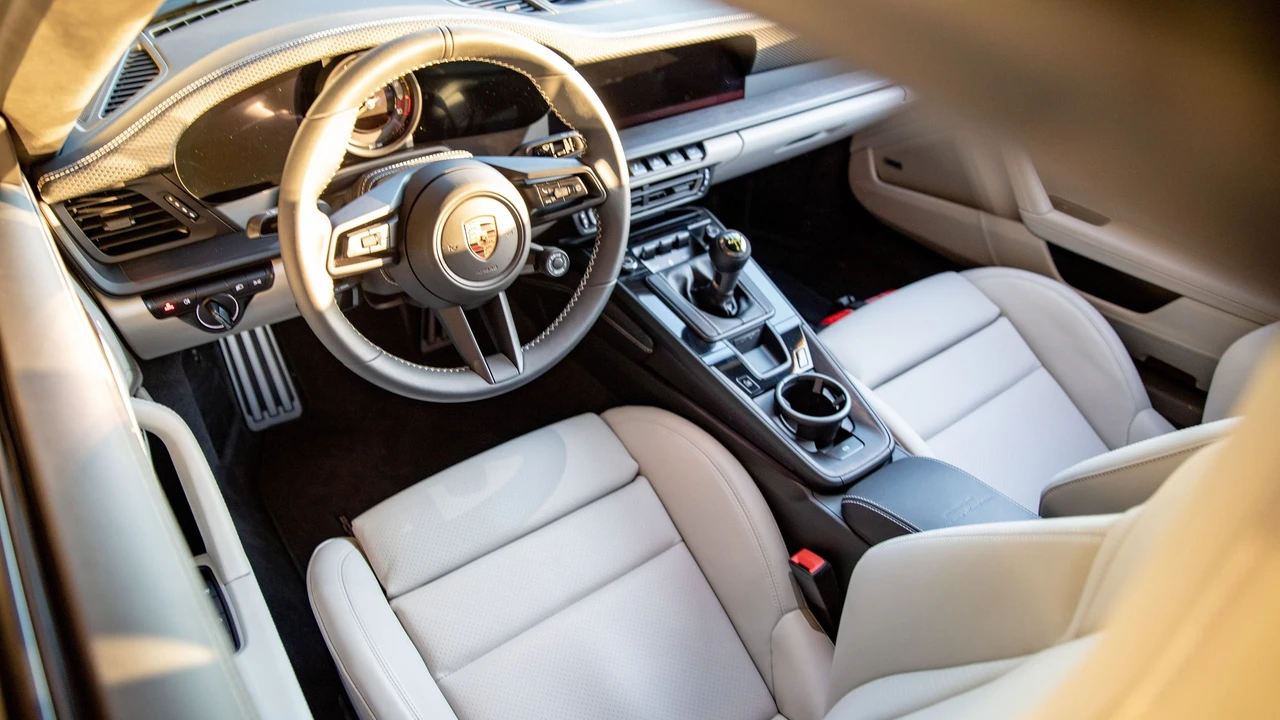 2022 Porsche 992 GT3 - Image 19 of 31