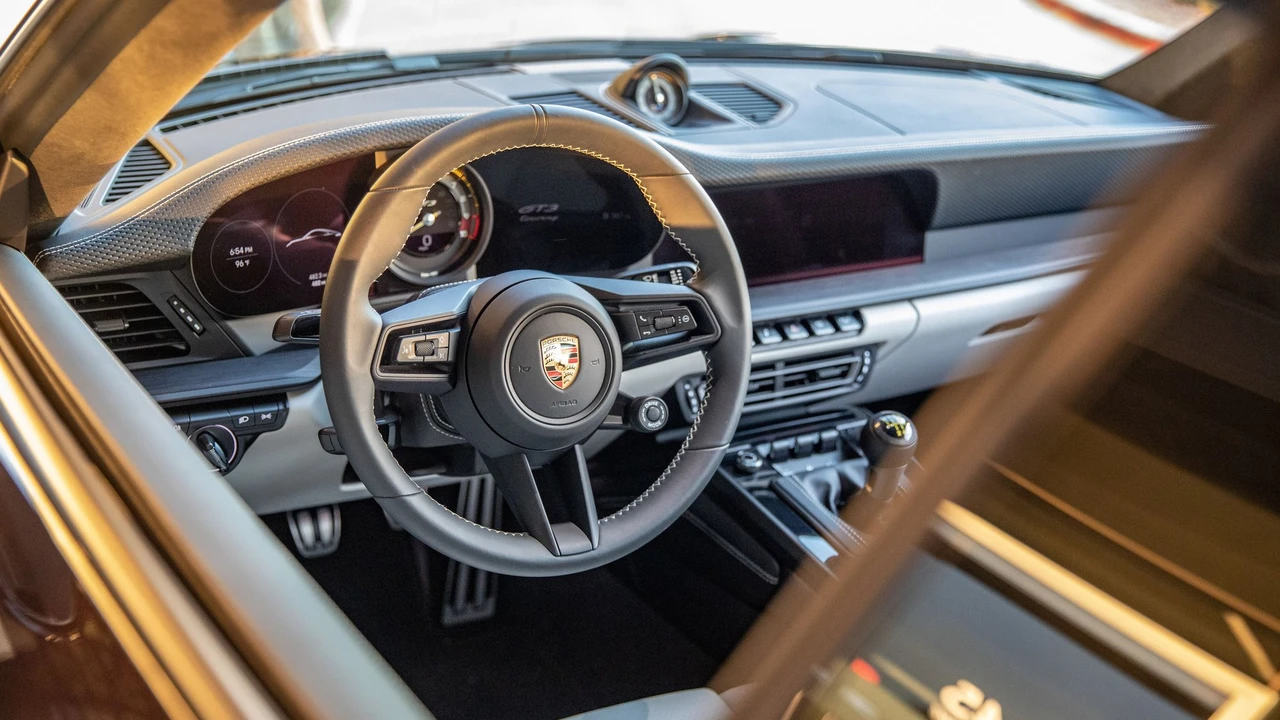 2022 Porsche 992 GT3 - Image 17 of 31