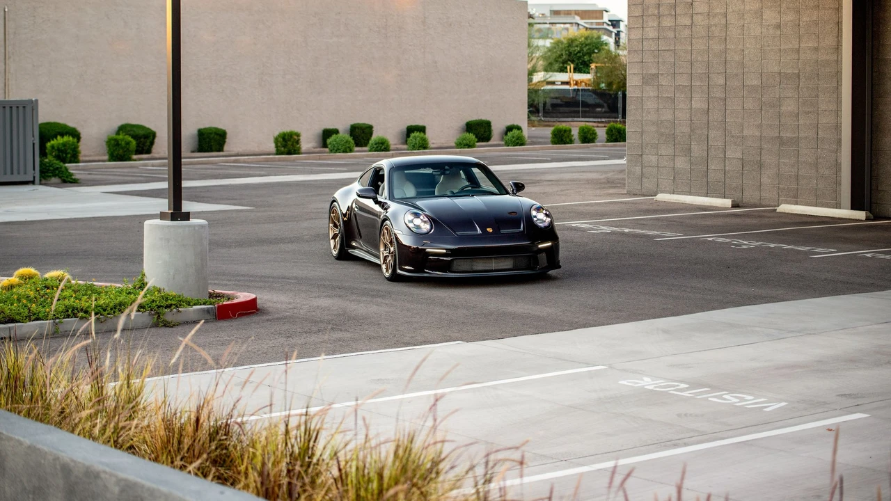 2022 Porsche 992 GT3 - Image 15 of 31