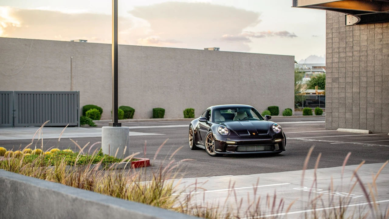 2022 Porsche 992 GT3 - Image 14 of 31