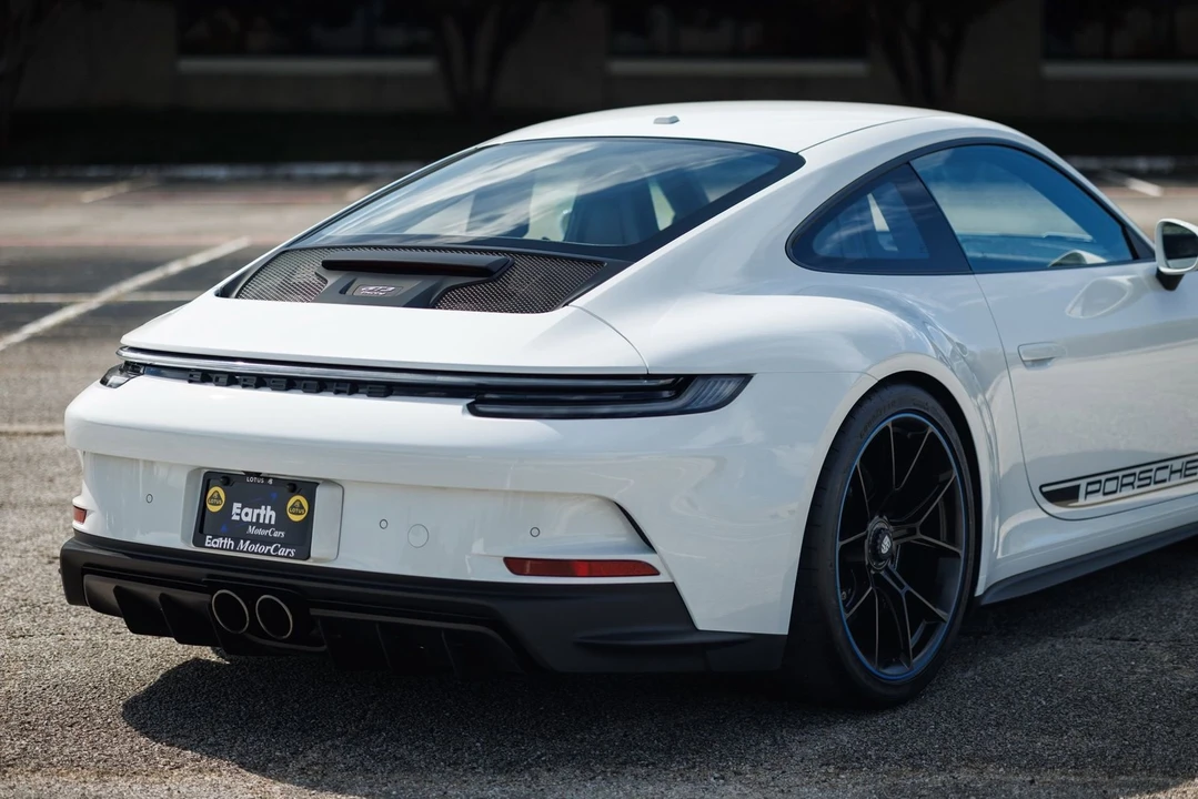 2022 Porsche 992 GT3 - Image 17 of 21
