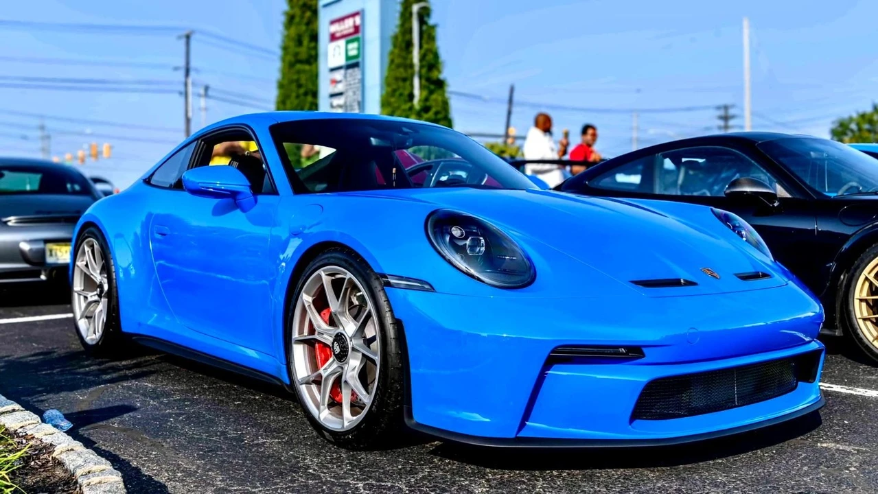 2022 Porsche 992 GT3 - Image 2 of 29